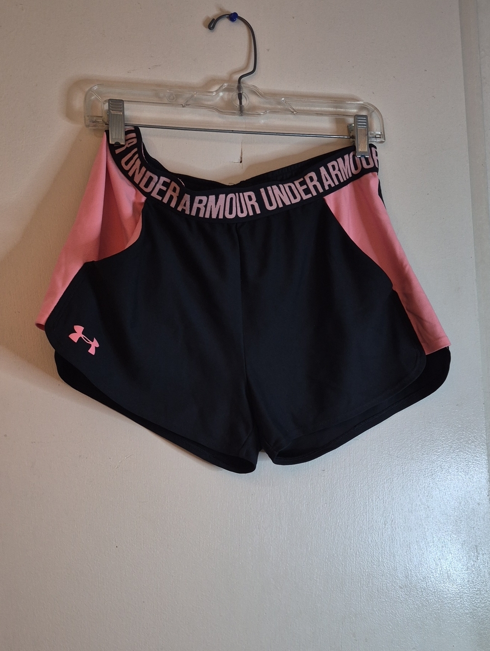 Under Armour UA Play Up Shorts Athletic Shorts Black & Pink